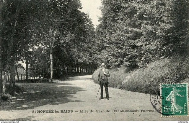 S6536 cpa 58 Saint Honoré les Bains - Allée du Parc de l'Establishment Thermal