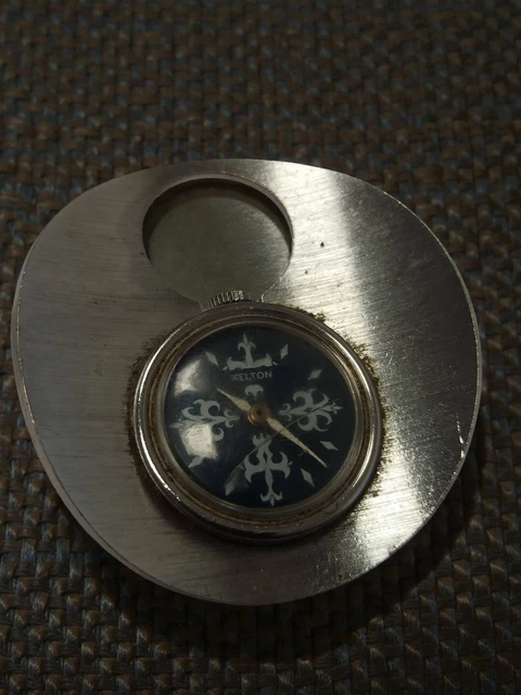 MONTRE PENDENTIF VINTAGE KELTON FEMME ANNÉES 70 – MÉCANIQUE À REMONTAGE MANUEL, FLEUR DE LYS