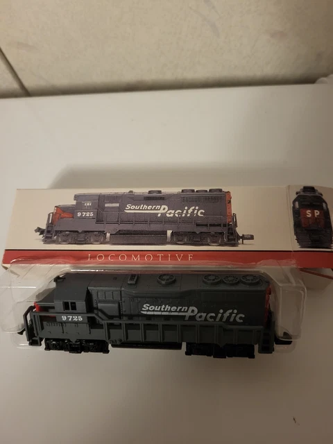 Southern Pacific Locomotive #9725 Model Train 4.5 Inches New in Box
