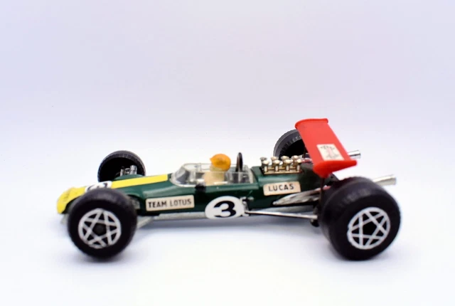 DINKY TOYS GB Réf 241 LOTUS CLIMAX 2,5L F1 1963 avec Pilote England quasi NEUF