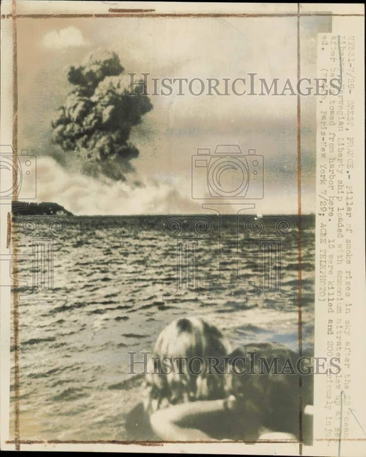 1947 Press Photo S.S. Ocean Liberty explodes at sea, France - nei10855