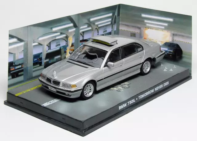 DIORAMA BMW 750iL JAMES BOND 007 TOMORROW NEVER DIES 1:43 UNIVERSAL HOBBIES E38