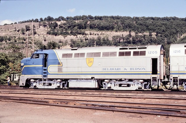 Delaware & Hudson (DH) - RF16 - #1205 - Original 35mm Slide (a)
