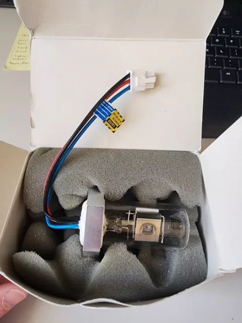 Hamamatsu Deuterium Lamp L2D2