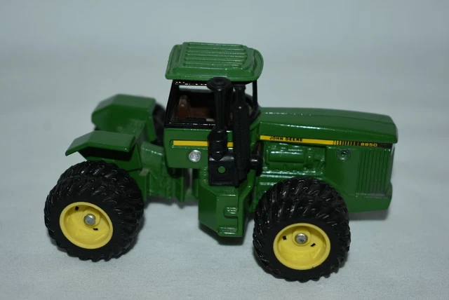 Ertl 1:64 John Deere 8850 4WD Tractor With Duals