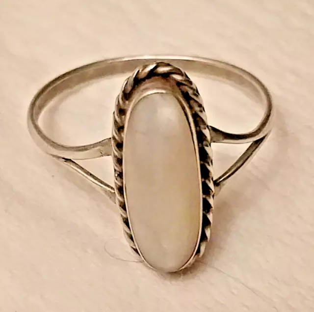 Navajo Native American Mother of Pearl Rare Maker Stamp Sterling Silver Ring