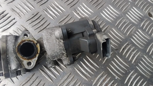 Prolongateur de garde boue avant noir Ermax Pour HONDA NT 650 V Deauville 98/05 Prolongateur de garde boue avant noir Ermax Pour HONDA NT 650 V Deauville 98/05