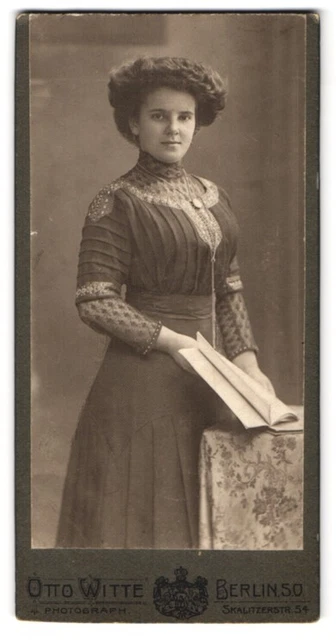 Fotografie Otto Witte, Berlin-SO, Skalitzerstrasse 54, Portrait junge Dame im K