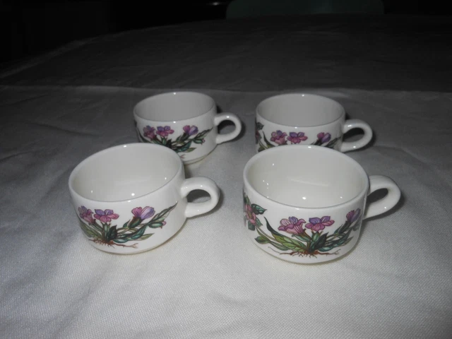 4 petites tasses Villeroy et Boch motif floral
