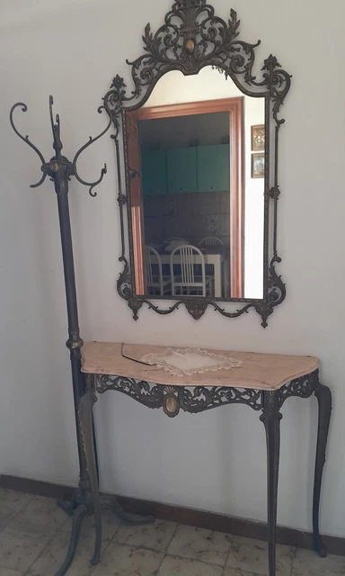 consolle ingresso vintage,materiale ottone. Superficie marmo.