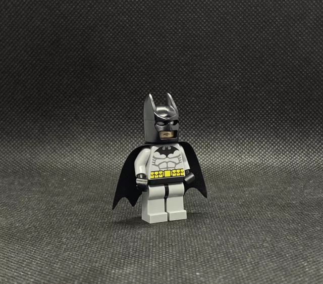 Batman LEGO Minifigure DC Super Heroes Light Bluish Gray Suit Figure - 76117