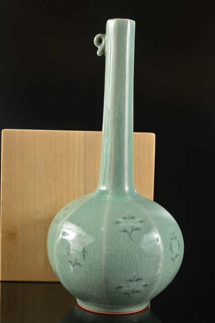 G2452: Korean Goryeo celadon Flower inlay FLOWER VASE Ikebana, auto w/signed box