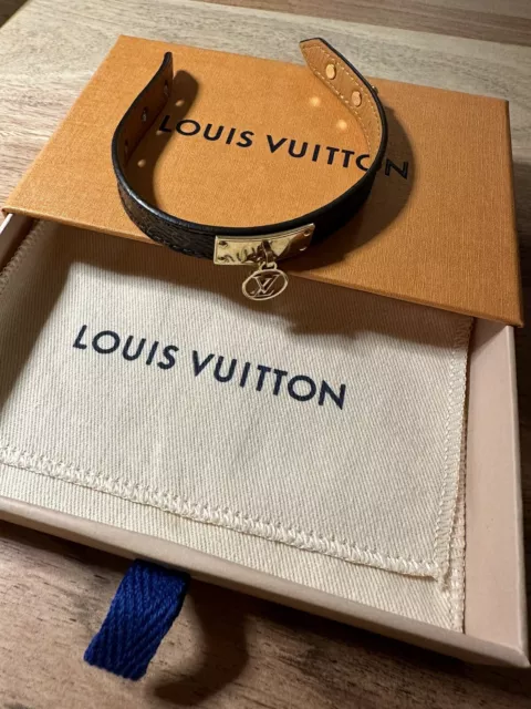 Sold at Auction: Louis Vuitton, LOUIS VUITTON Armkette BLOOMING SUPPLE  ARMBAND (M64858), Coll.: 2021, act. NP.: 365,-.