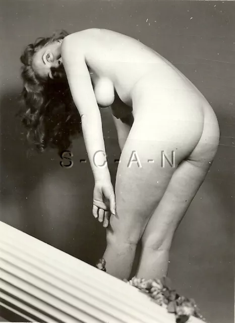 Original Vintage 1940s 60s Nude Rp Well Endowed Woman Pillar Bends