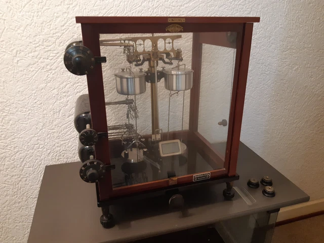 Alte Analyse-/Apotheker-Waage der Firma Ströhlein bzw. Satorius Model J 1/20