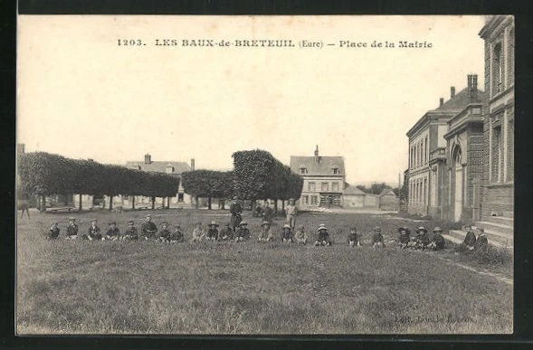 CPA Les Baux-de-Breteuil, Place de la Mairie