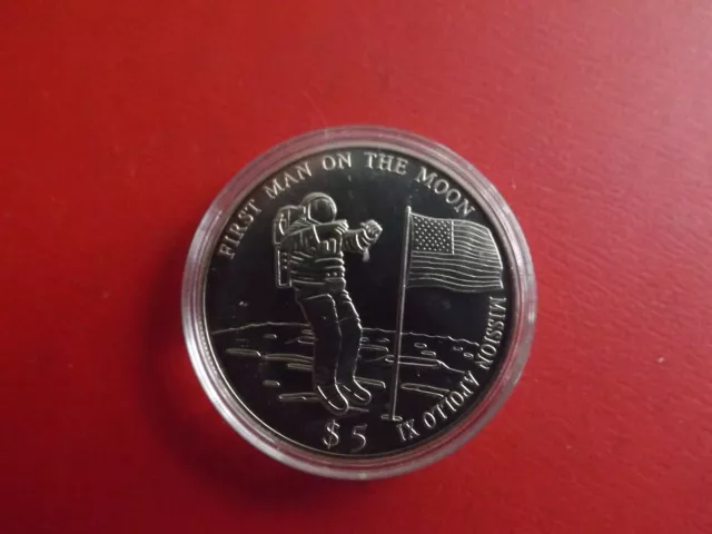 * Liberia 5 Dollars 2000 * First Man on the Moon (Schub122)