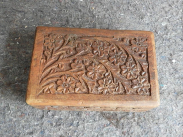 Caja De Madera Con Talla De Flores 2