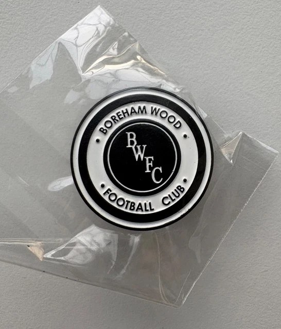 Aimant De Frigo Boreham Wood FC – Cadeau Supporter – Saison 2023-24
