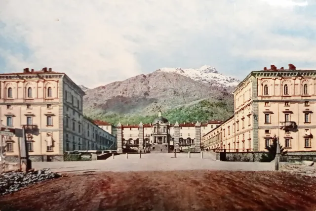 Cartolina - Santuario d'Oropa - Ingresso con sfondo Monte Tovo - 1960