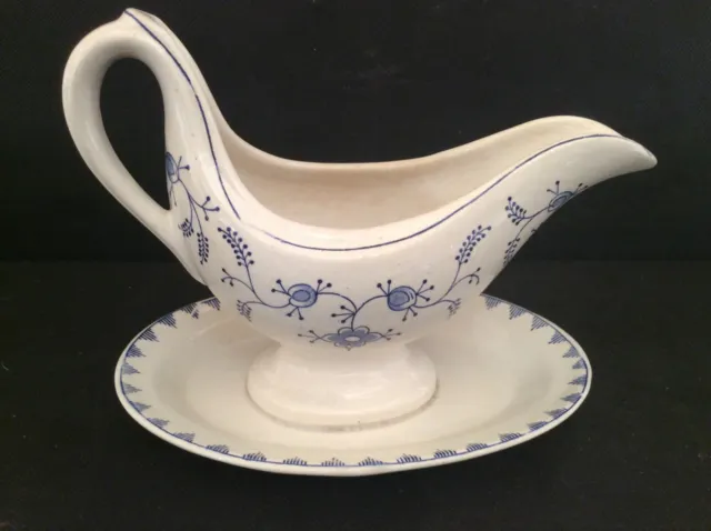 ancienne saucière sur plateau dormant Boch Frères La Louvière modèle MEISSEN