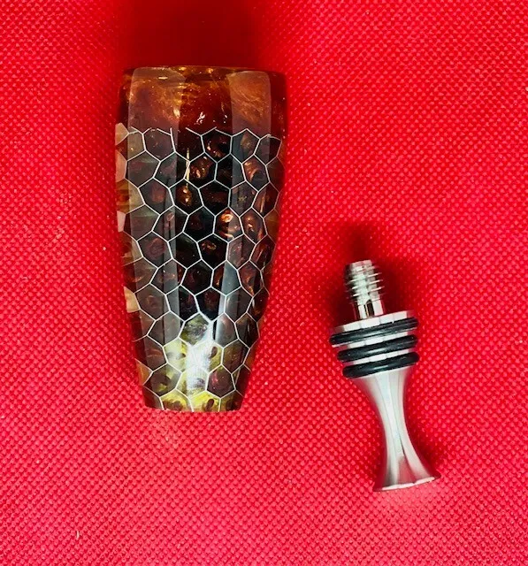 HC HYBRID RESIN DESIGN – Bottle Stopper - Alumilite Resin and Eye Candy Pigments