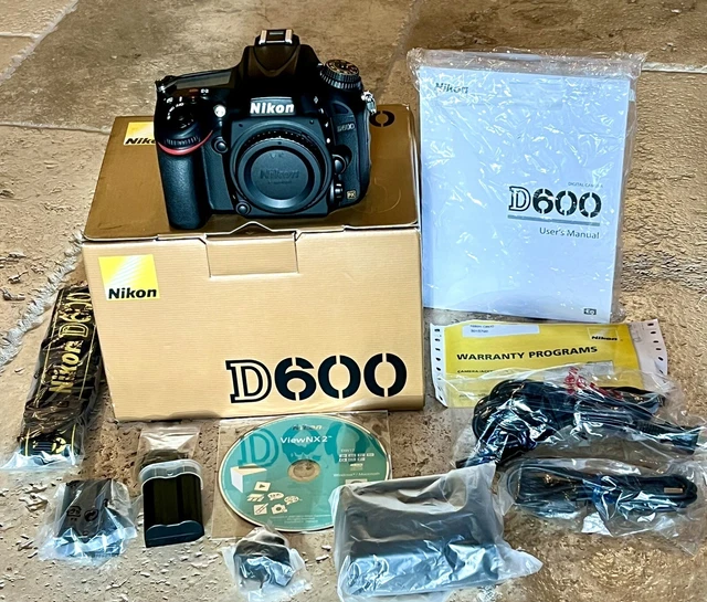 Nikon D600 Digital SLR Camera Body 24.3 MP Full Frame w/box 2 Batteries Exc Cond