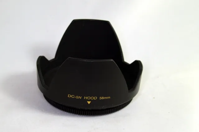 Screw on Typer 58mm Plastic Lens Hood Made in China for 18-55mm IS II zoom