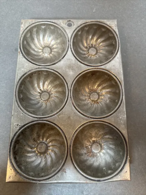 6 Place Antique Muffin Tin  *  Spiral Design * Rustic **