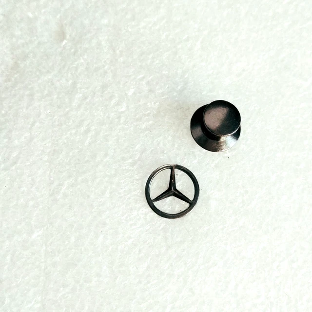 Pin's lapel pin pins Endurance & 24h du Mans MERCEDES SAUBER C11