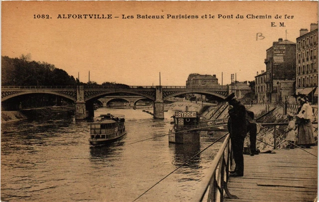 CPA ALFORTVILLE - Les Bateaux Parisiens et le Pont du Chemin de fer (659744)