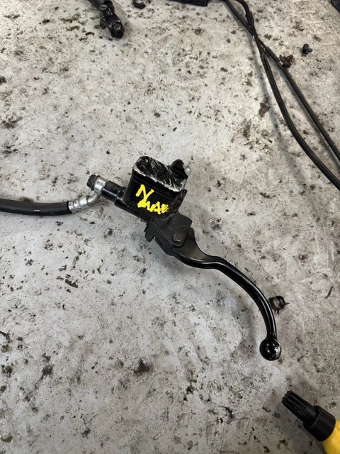 YAMAHA NMAX GPD 125 2023 Rear Brake Master Reservoir With Brake Line £ ...