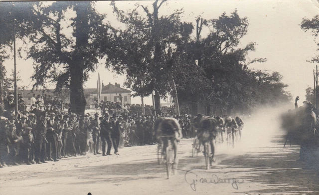 Perugia - Foligno - Arrivo di corsa ciclistica - Fotocartolina Perugia - Foligno - Arrivo di corsa ciclistica - Fotocartolina