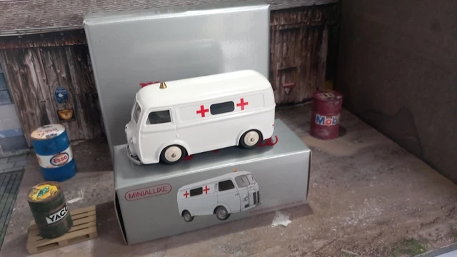 Solido - E: 1/43. Peugeot D4A 1960 Fourgon tôlé Pompiers S.D.I.. Réf