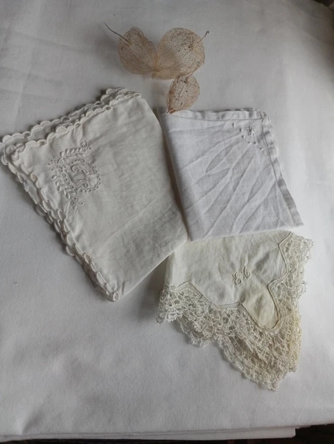Bakers Lot de 13 mouchoirs blancs avec broderie initiale, 100 % coton, lettre U Bakers Lot de 13 mouchoirs blancs avec broderie initiale, 100 % coton, lettre U