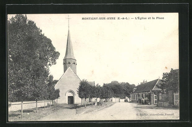 CPA Montigny-sur-Avre, L´Eglise et la Place