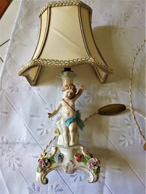 Lampe De Chevet En Porcelaine Allemande Parfaitement Décoré Pas Le Moindre Fêle,