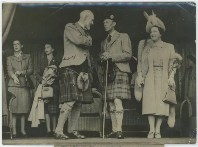 La famille royale en Écosse. Princesse Élisabeth, future Élisabeth II. 1947.