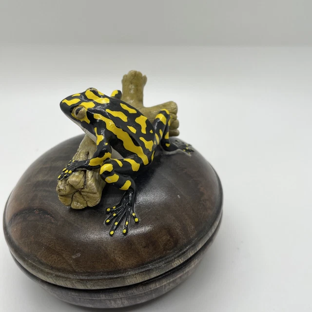 Vintage Round Wood Box Trinket With GOLDEN BANDED FROG On Top Made In Thailand