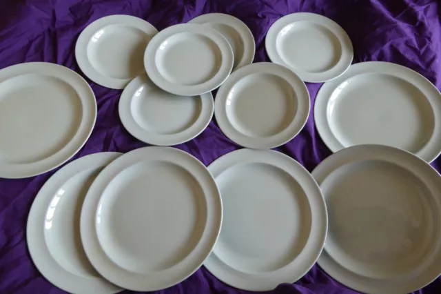 X 12 Wedgwood Etruria Barlaston Celadon Green 17.5Cm Side And 23Cm Plates Vgc