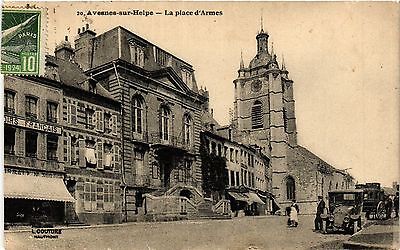 CPA Avesnes-sur-helpe-la place d' Armes (391401)