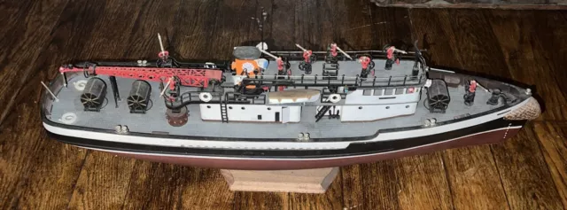 Revell 1/72 scale New York harbor fire boat "Fire Fighter" Built Model Detailed