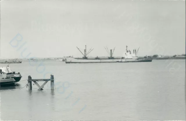 Maltese MV Lisse off gravesend 1989 ship photo