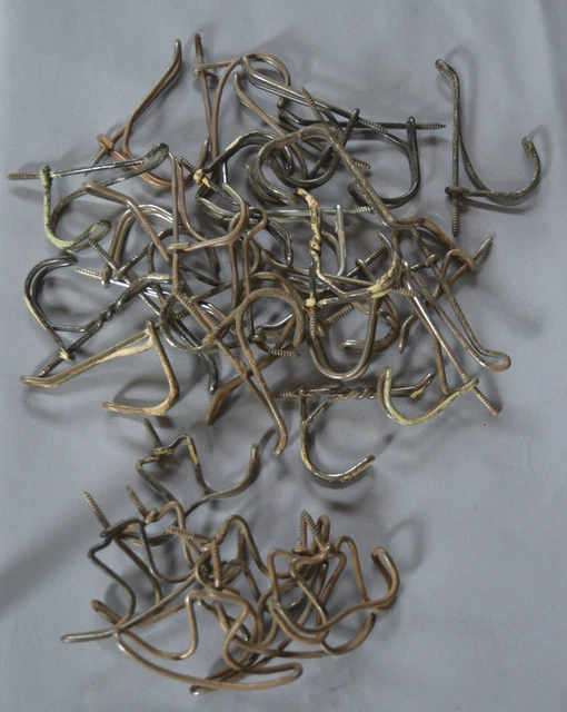 LOT 34 ANTIQUE C 1900 WARDROBE / CLOSET WIRE CLOTHING DOUBLE HOOKS (x20)