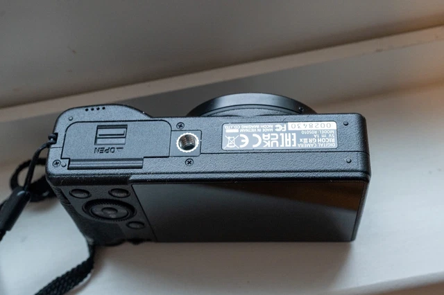 [Near Mint] Ricoh GR IIIx Digital Camera with Box and Accessories in USA 3