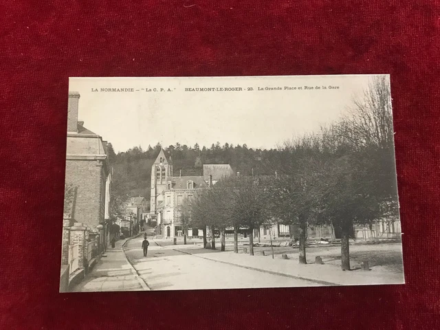 CPA Normandy N64 Beaumont le roger la grande place et rue de la gare