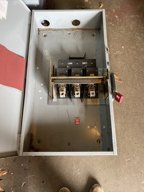 Ge Safety Switch Thn3365 Model 10 400A  Type 1 Indoor Enclosure