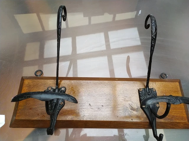 Antico Appendiabiti A Muro Primi 900 In Legno E Ferro Battuto.