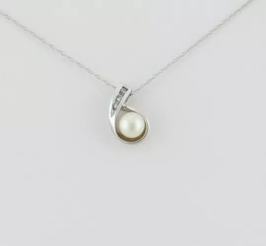 10k White Gold Freshwater Pearl and Diamond Necklace 18 inch chain