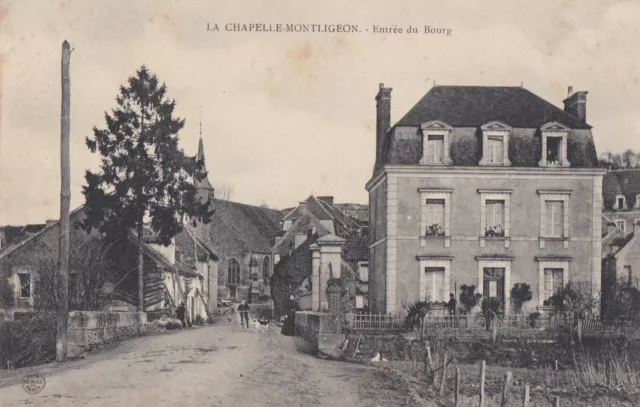 CPA 61 ORNE près MORTAGNE AU PERCHE - LA CHAPELLE- MONTLIGEON Entrée du Bourg